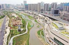 “黑臭水”变“绿腰带”——探访长沙首个海绵城市示范公园