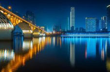 娄底经开区将工程机械和钢铁新材作主导产业来抓，实现“双引擎”建设跨越式发展