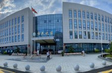 龙山县市民之家政务服务跑出了“家”速度