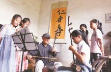 “中国好人”胡升校义务辅导给留守儿童24年