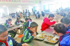 努力让孩子们吃好——湘潭市中小学校、幼儿园校园食堂安全综述