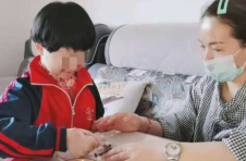 湖南资兴：送教上门 关爱到家