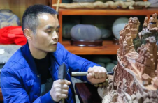 梁本发：雕刻家乡是件浪漫的事
