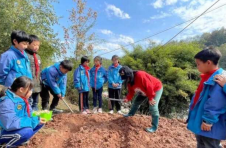 吉首：劳动教育在泥土中“生根”