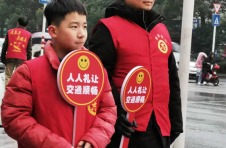 耒阳：服务春运的志愿“别动队”