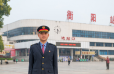 湖南衡阳：全国劳模“军哥”的春运