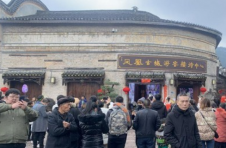 春节假期凤凰古城喜迎八方客 接待游客36.32万人次