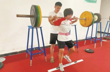 湖南麻阳苗乡“小飞人”周霞：“我要飞得更高更远”
