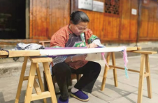 湖南十八洞村：石顺莲的“苗绣新梦”