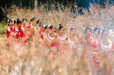 女儿”换新装，起舞会春光  ——保靖县迁陵镇利福村“女儿会”侧记