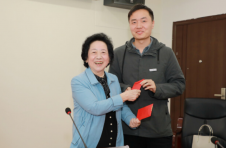 唐木林：爱心托起贫困学子求学梦