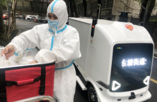 长沙雨花区：无人配送车投用！运送防疫物资实现“零接触”