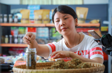 周小梅：用电商托起致富梦