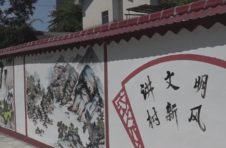 湖南永顺：多彩墙绘扮靓街道 助力文明城市创建