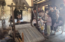 凤凰县竹山村：民居变场景 民俗得传承