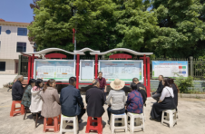 娄底市娄星区水洞底镇：屋场听民声 小会解大难